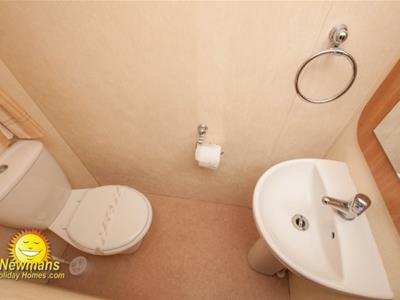 BATHROOM & TOILET